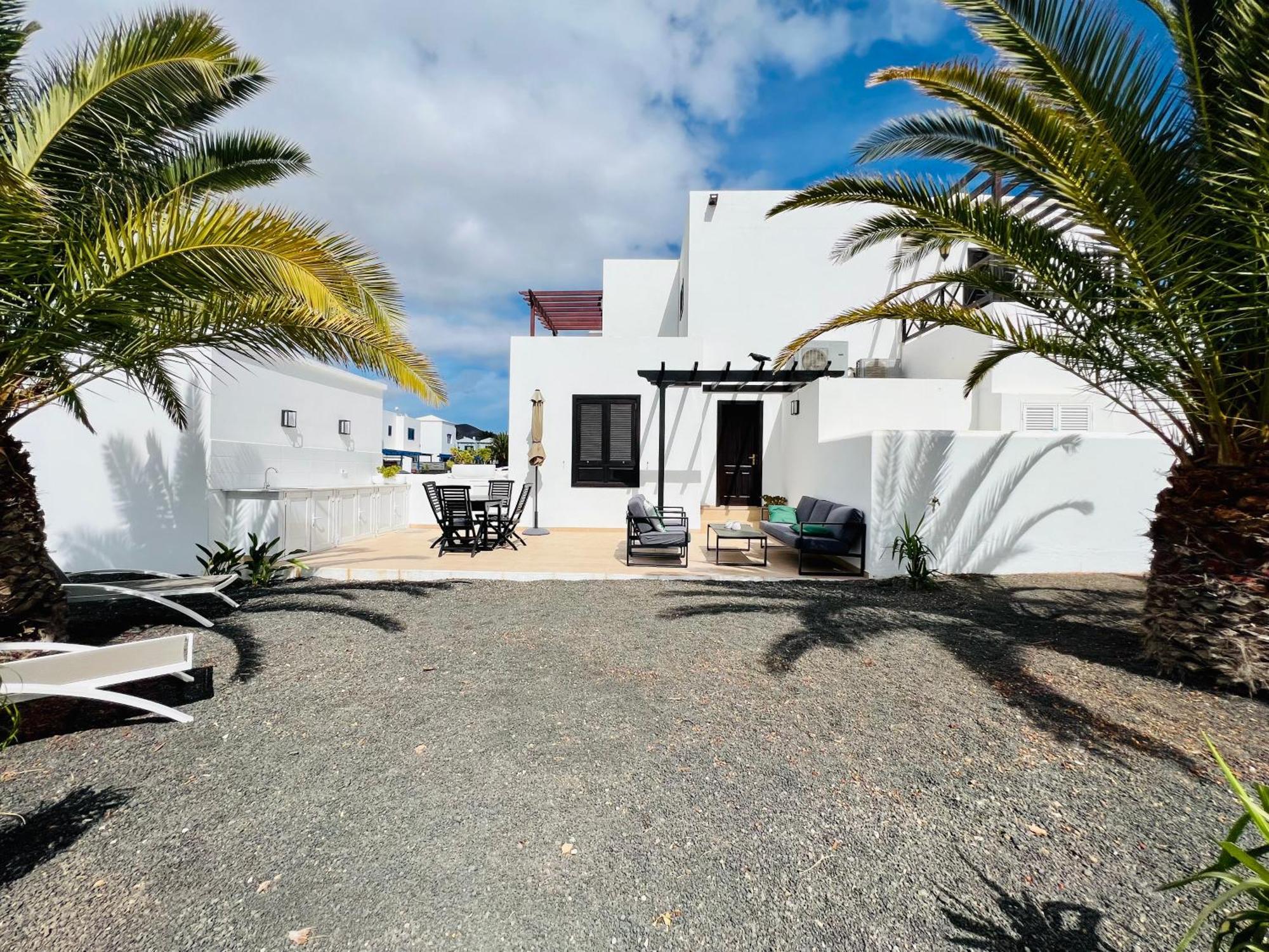 Lovely Casa Felicidad, Swimming Pool, Wifi X Private Garden Ferienhaus